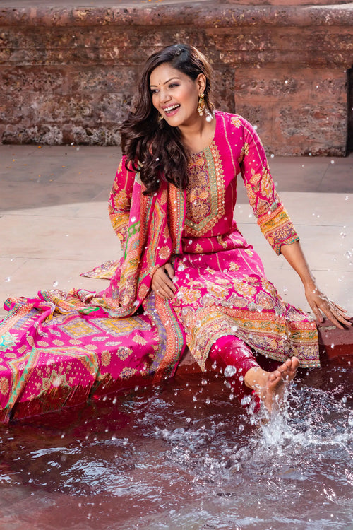 Georgette Magenta Color Printed Straight Suit Set